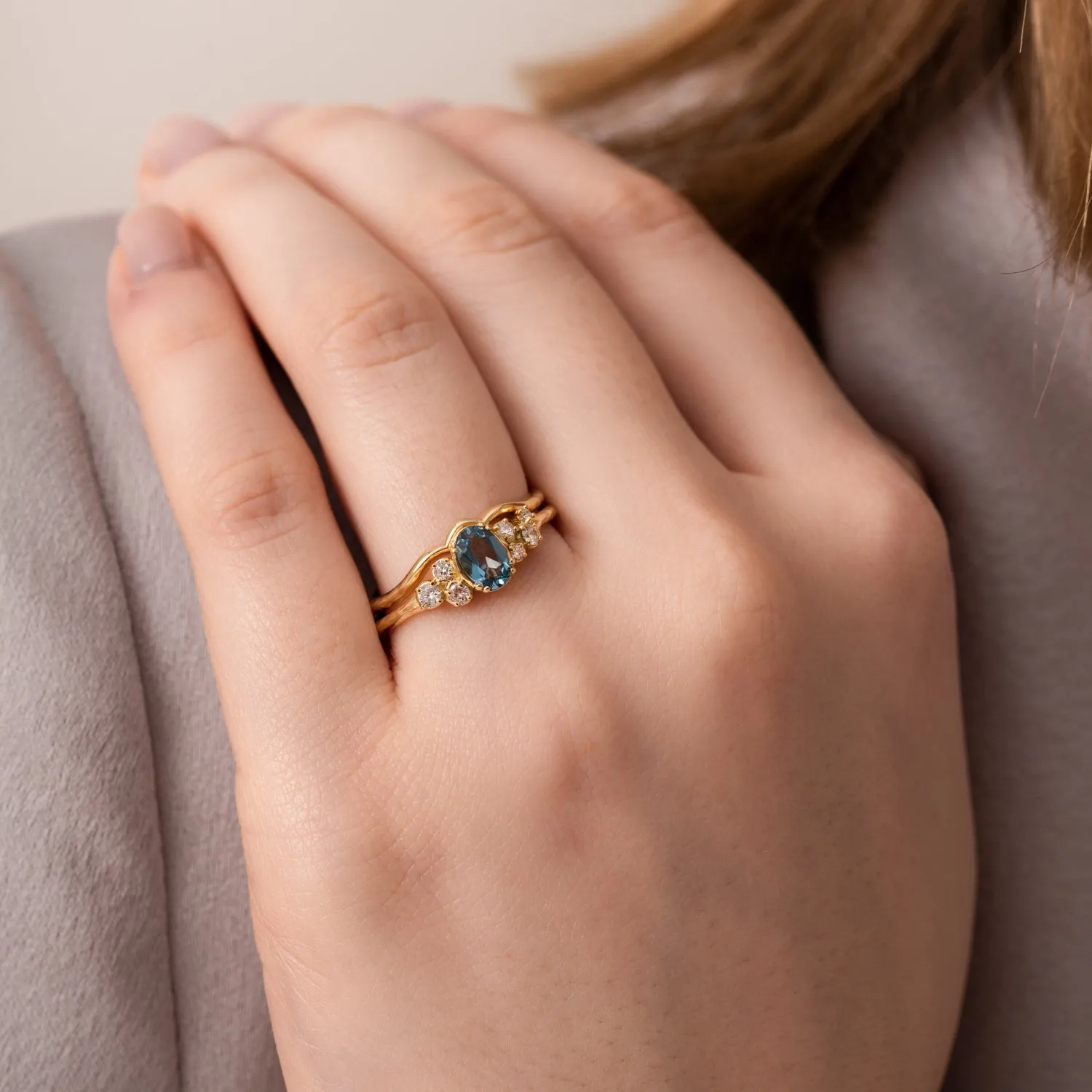 18k Oval Aquamarine & Diamond Stargazer Ring