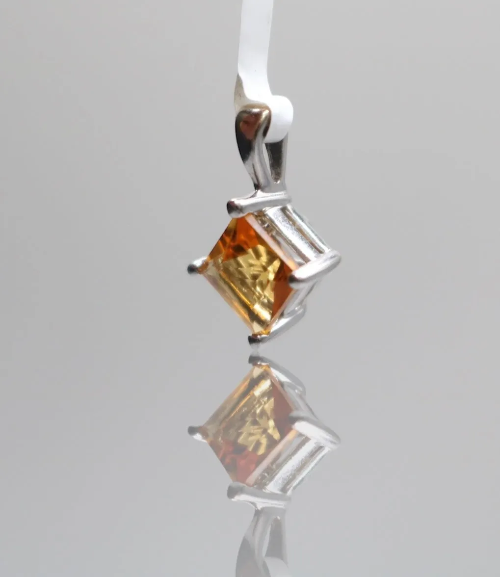 18k White Gold Princess Cut Yellow Citrine Solitaire Pendant