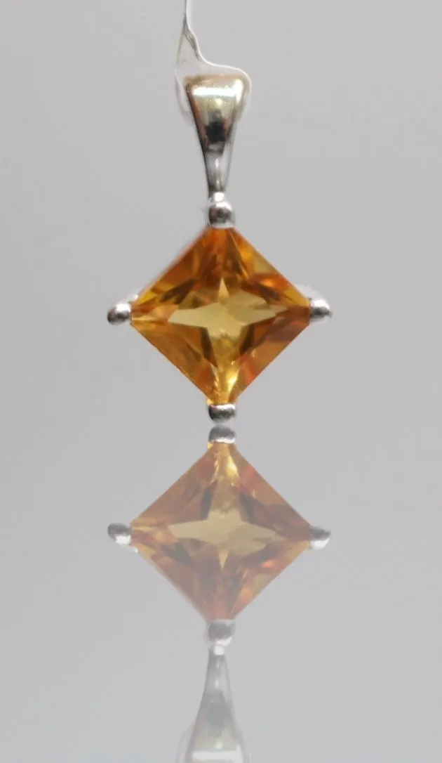 18k White Gold Princess Cut Yellow Citrine Solitaire Pendant