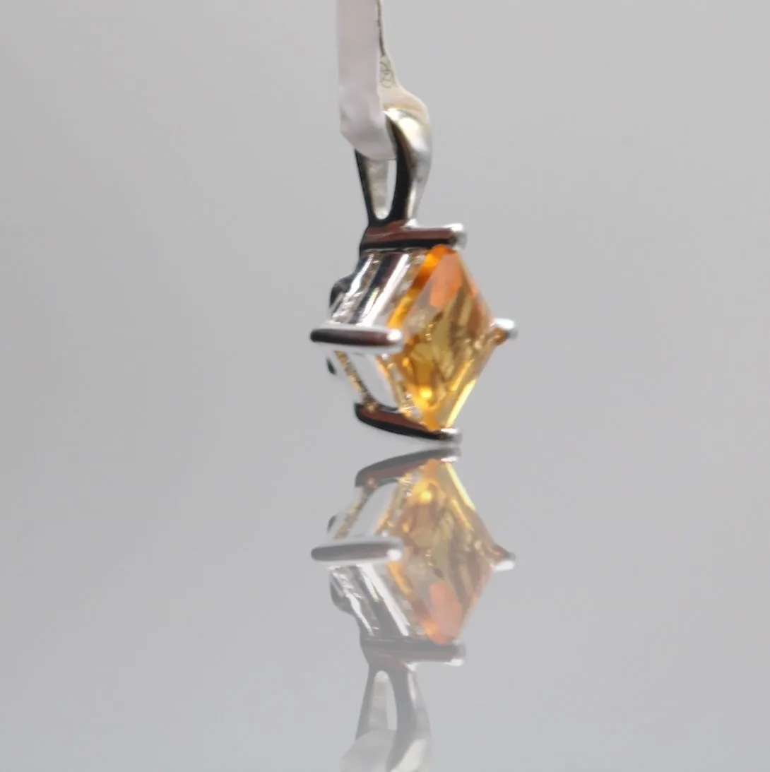 18k White Gold Princess Cut Yellow Citrine Solitaire Pendant