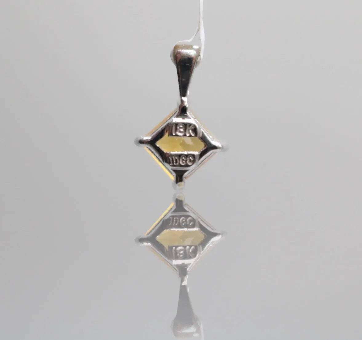 18k White Gold Princess Cut Yellow Citrine Solitaire Pendant