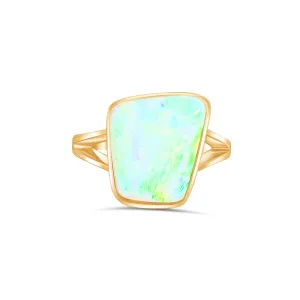 18kt Yellow Gold bezel set Light Opal green flash 5.15ct