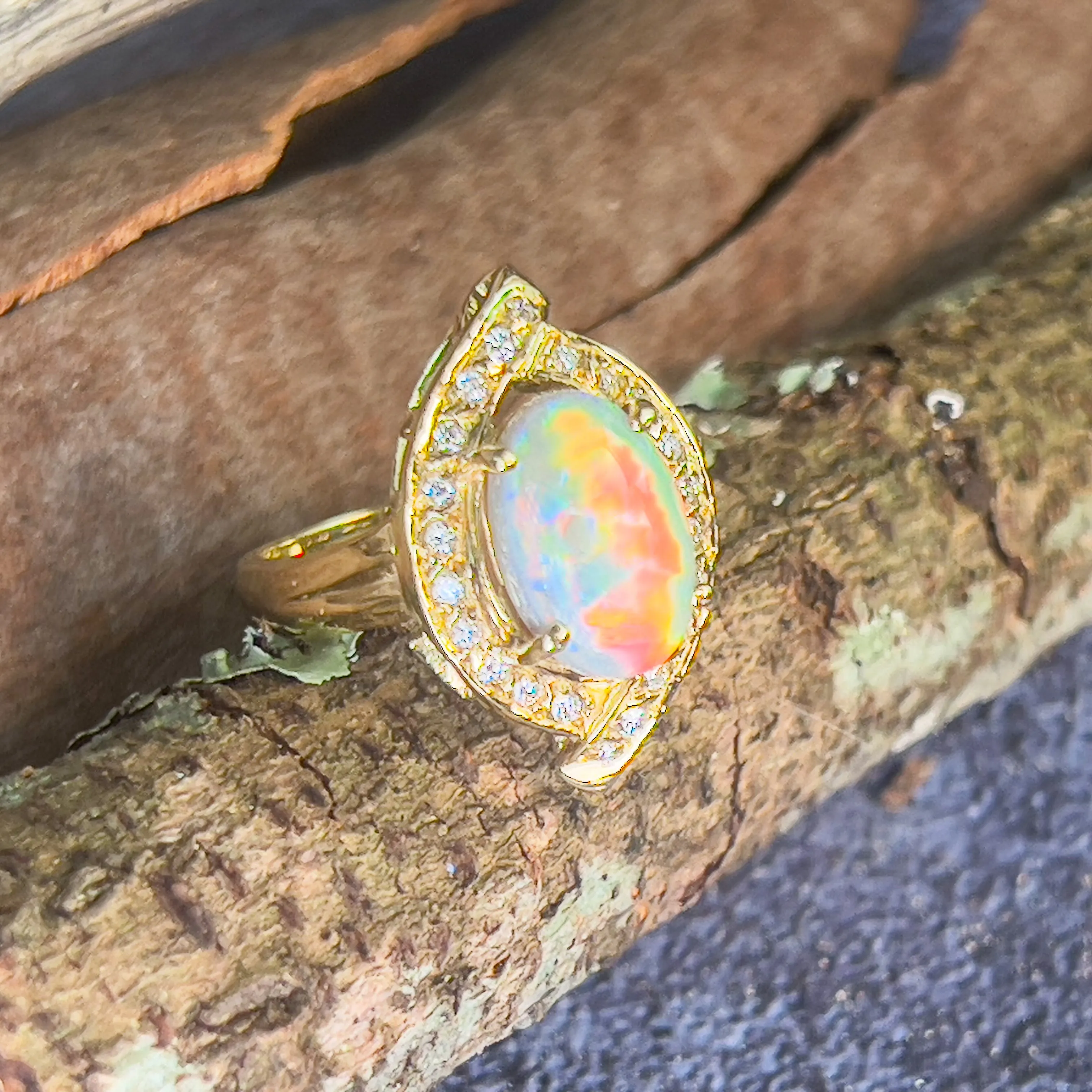 18kt Yellow Gold cluser cross over Black Opal 3.14ct Red flash diamond ring