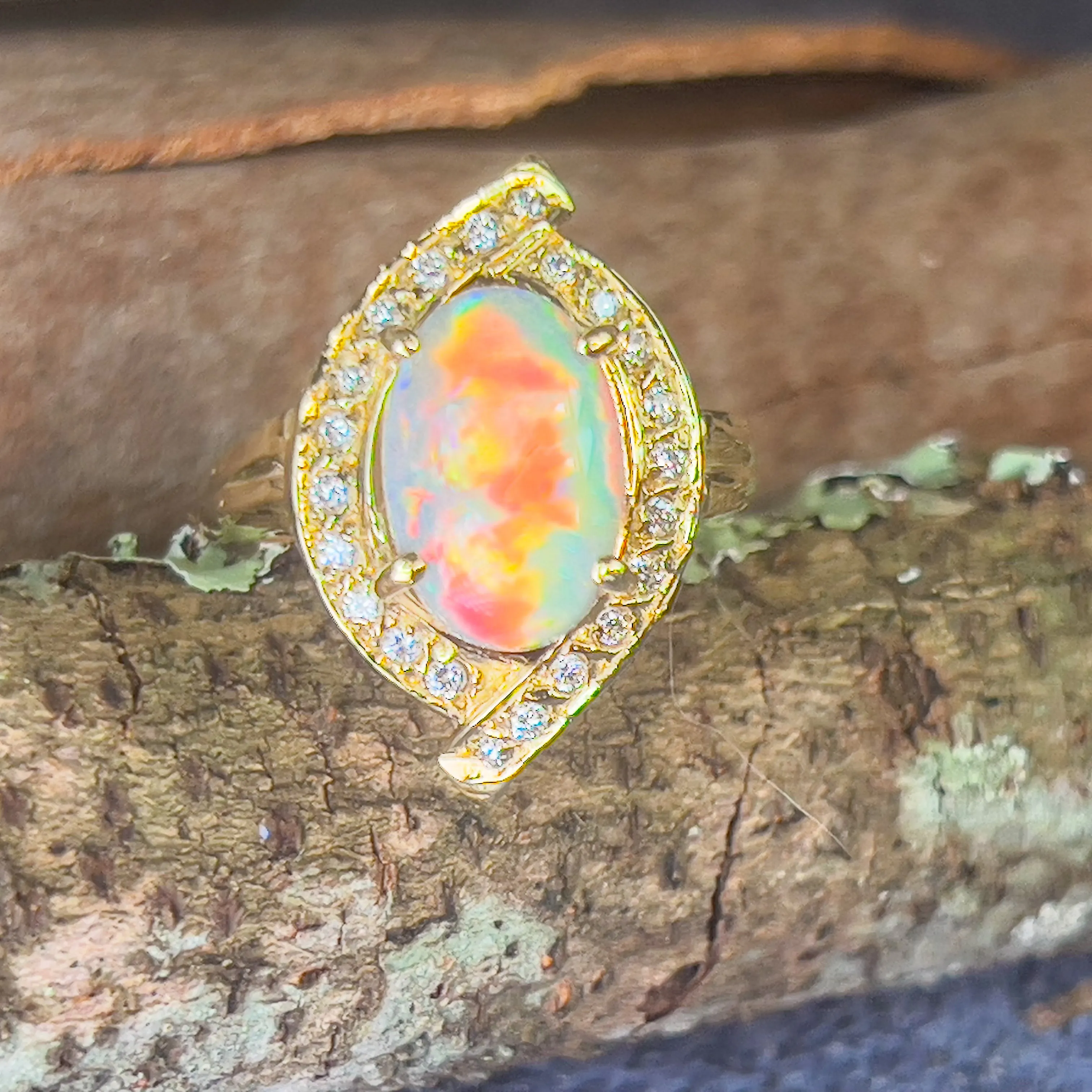 18kt Yellow Gold cluser cross over Black Opal 3.14ct Red flash diamond ring