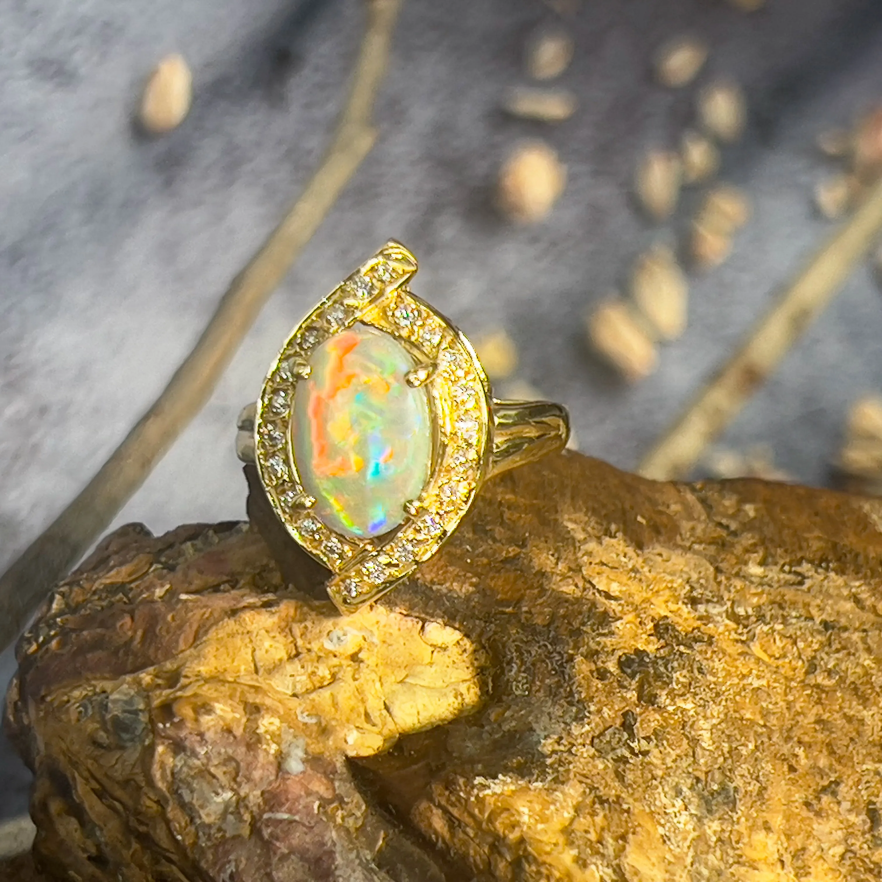 18kt Yellow Gold cluser cross over Black Opal 3.14ct Red flash diamond ring