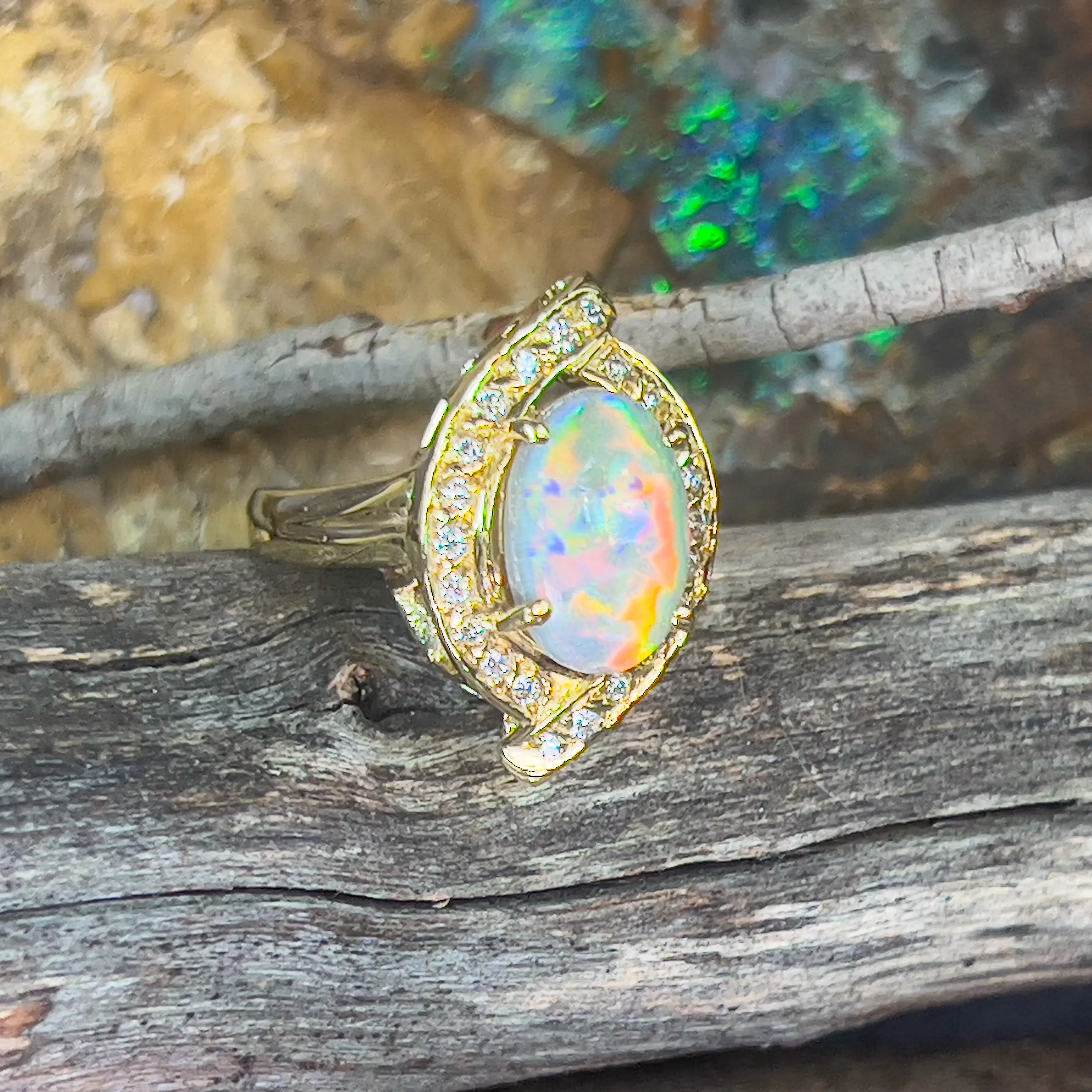 18kt Yellow Gold cluser cross over Black Opal 3.14ct Red flash diamond ring