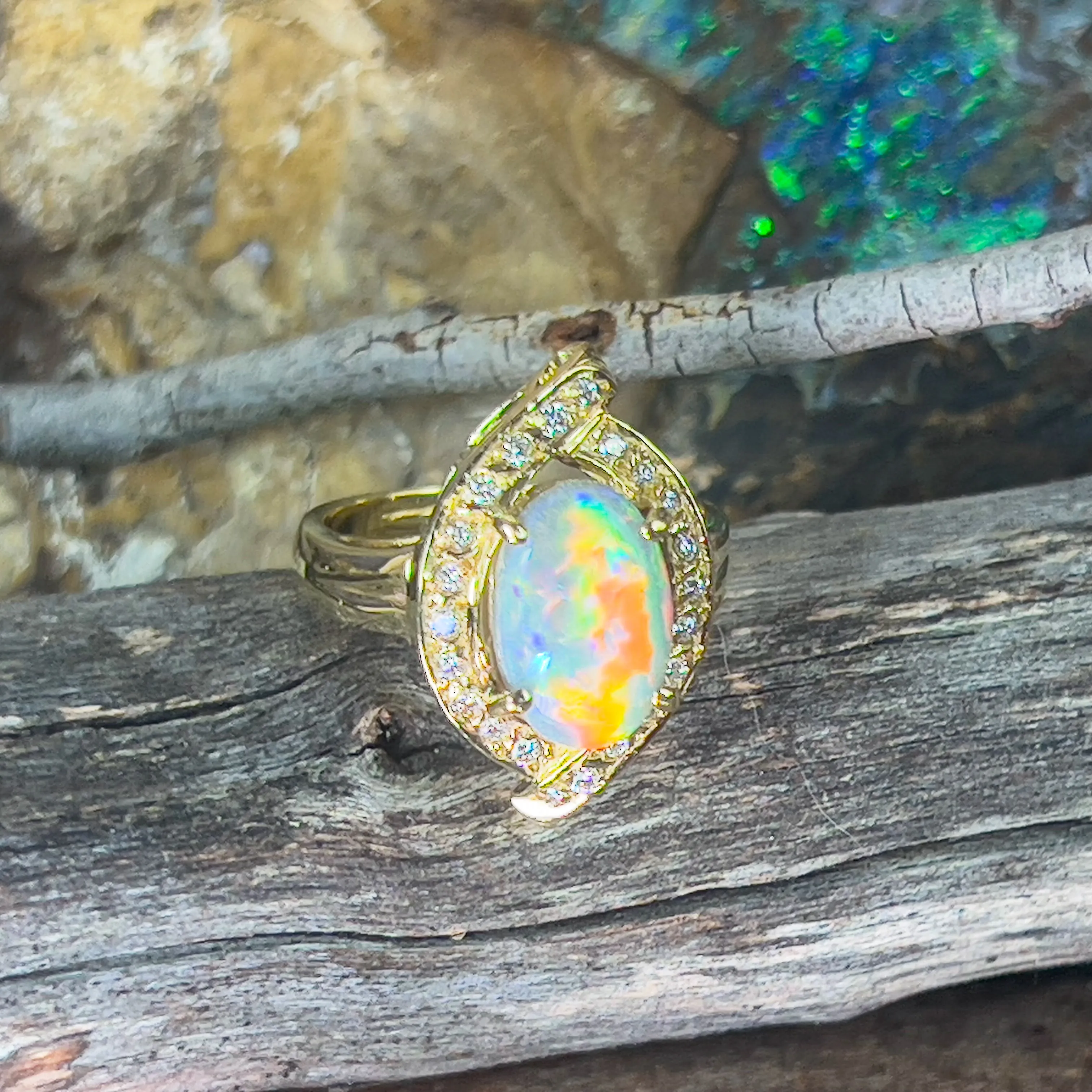 18kt Yellow Gold cluser cross over Black Opal 3.14ct Red flash diamond ring
