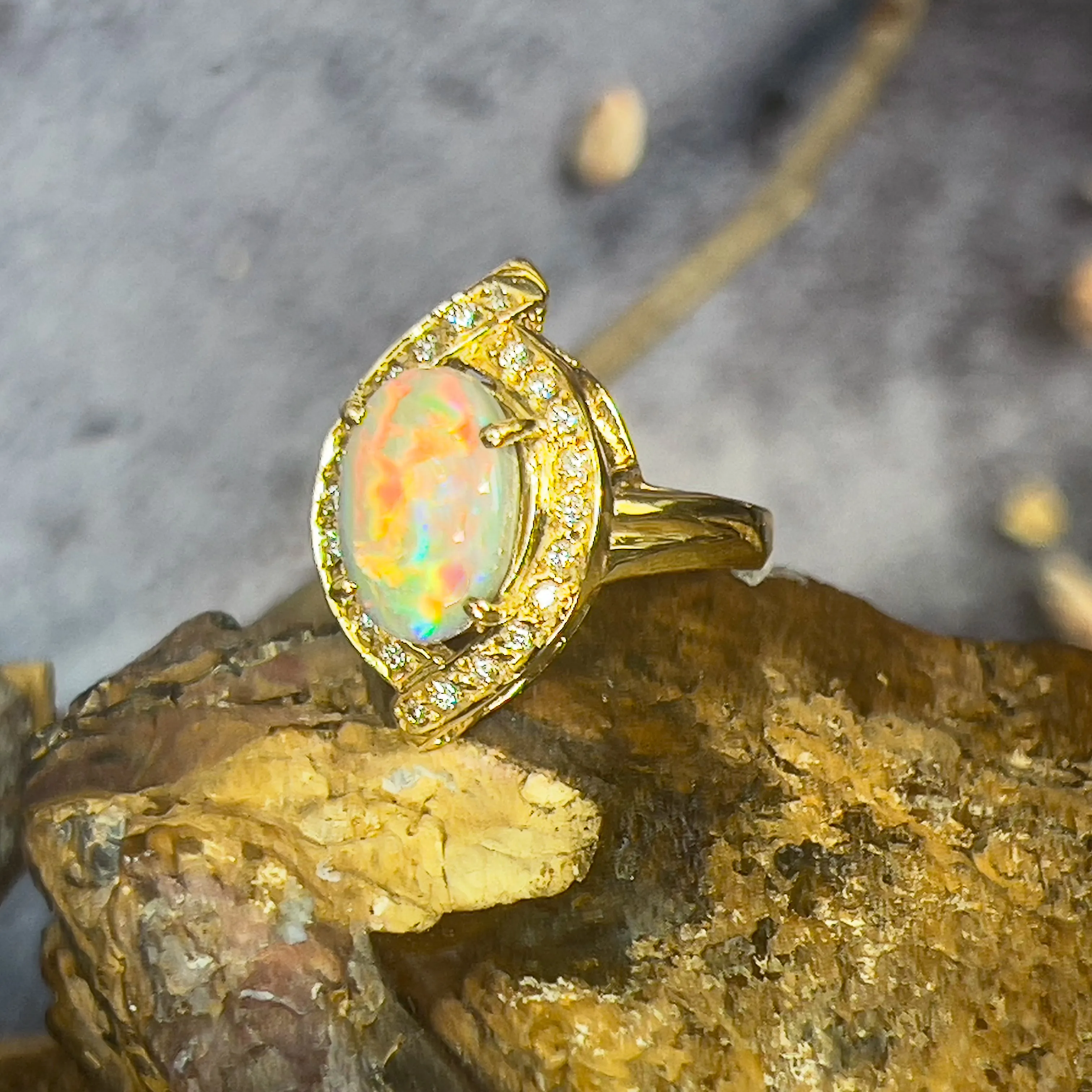 18kt Yellow Gold cluser cross over Black Opal 3.14ct Red flash diamond ring