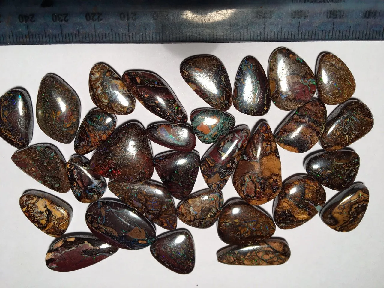 34 piece's Koroit matrix opal
