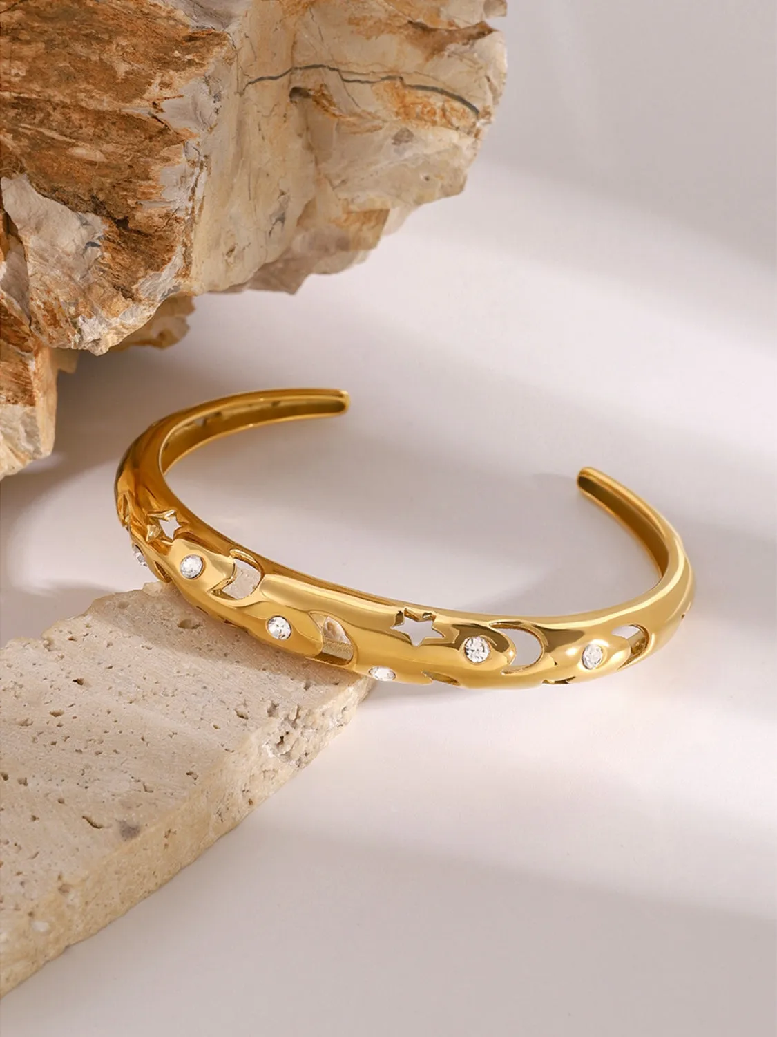 kesley Stainless Steel Inlaid Rhinestone Cutout Bracelet