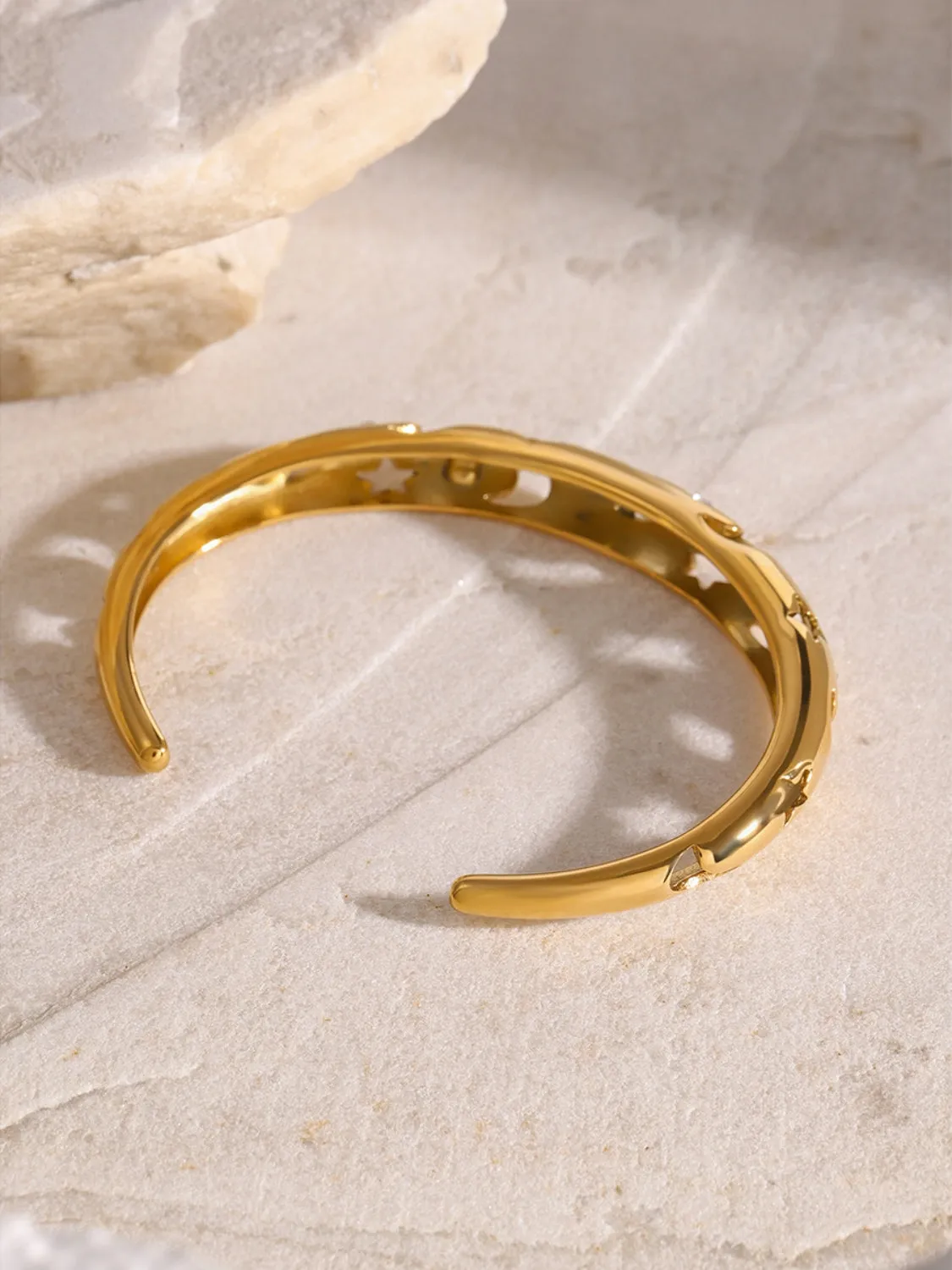 kesley Stainless Steel Inlaid Rhinestone Cutout Bracelet