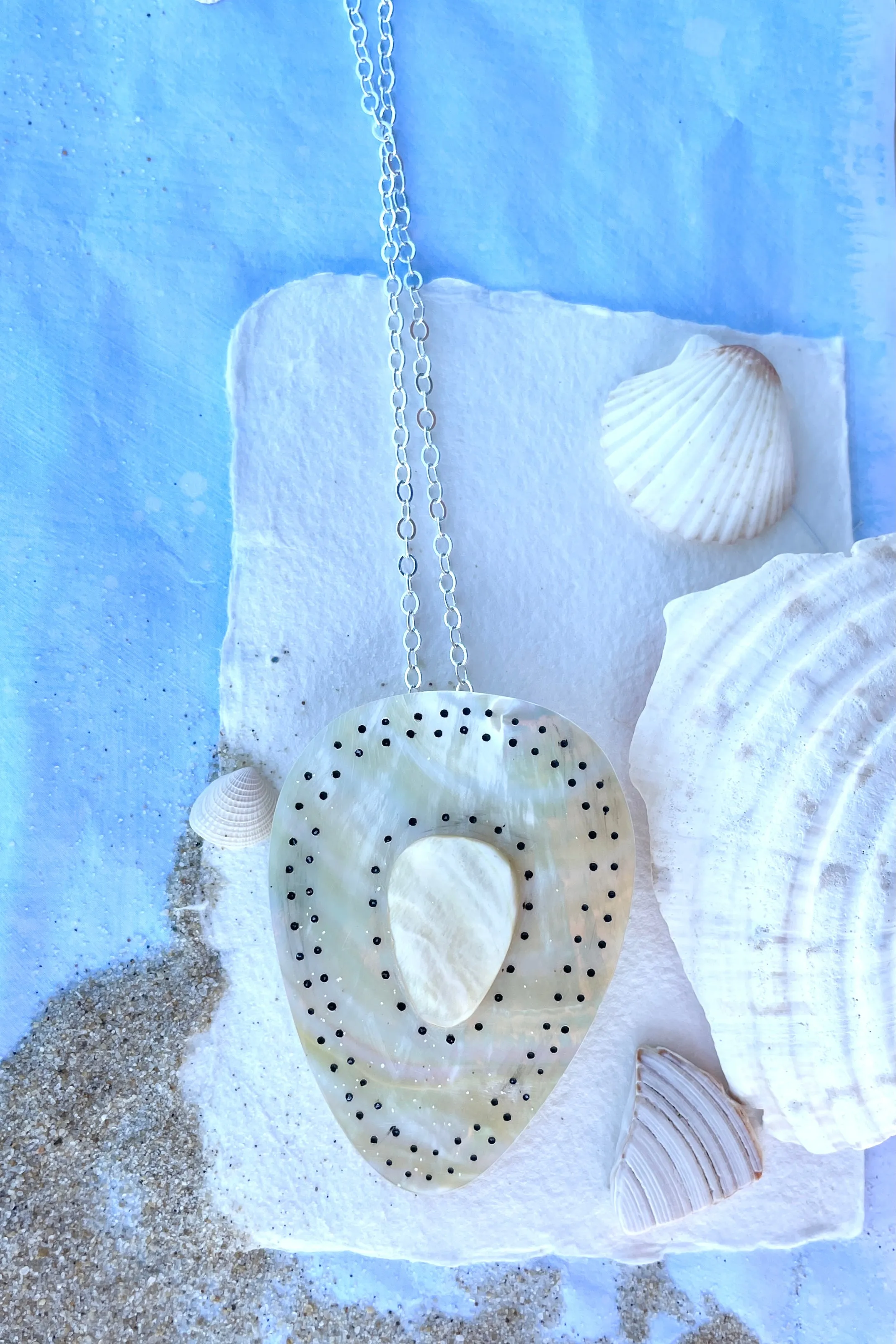 Pendant Cay Pearly Tribe